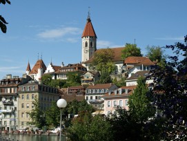 Reformierte Stadtkirche auf dem Schlossberg in Thun (wikimedia.org, WillYs Fotowerkstatt, CC)