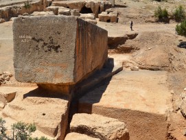 Steinquader der Superlativ: Im Sommer entdeckte ein deutsch-libanesisches Forscherteam einen kolossolen Steinquader im Steinbruch von Baalbek. (zvg / Deutsches Orient-Institut)