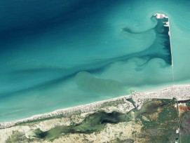 Der Pier von Progresso de Castro zählt zu den weltweit längsten seiner Art. (Nasa)