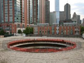 Die Baugrube für den Chicago Spire (wikimedia.org, Dschwen, CC)