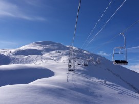 Der  Sessellift Hühnerköpfe-Furggabüel im Skigebiet Chur-Brambrüesch in Graubünden. (Foto: Capricorn4049)