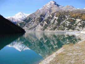 Der Stausee bei Livigno liegt fast vollständig auf italienischem Territorium