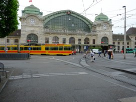 Der Car-Terminal soll optimal mit dem öffentlichen Verkehr verknüpft werden. Bild: Bahnhof Basel SBB (Urs Rüttimann)