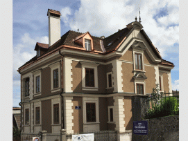 Nobler nächtigen ind der Fabrikantenvilla: die "Domaine de Tourelles" in La Chaux de Fonds. (Ferien im Baudenkmal) 1/4