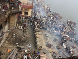Szenen wie bei einem Hindu-Begräbins in Varanasi (Indien) sind in Luzern trotz der Erlaubnis von Flussbestattungen nicht zu erwarten. 