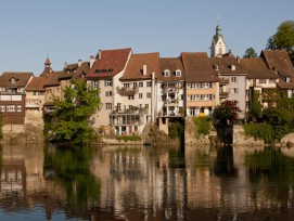 Das malerische Laufenburg am Rhein, an der Grenze zu Deutschland, ist einer von künftig nur noch vier Standorten der Grundbuchämter im Kanton Aargau.