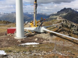 Windrad am Boden: Viele Windenergieprojekte werden von Umweltverbänden torpediert, geisselt der Verband Suisse Eole.