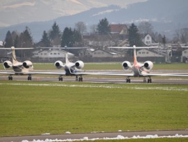 Flugzeuge auf dem Flugplatz Dübendorf aus Anlass des WEF 2011