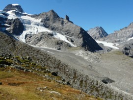 Tschingelhorn (links), Breithorngletscher mit Gletschertor. Blick von der Schmadrihütte.