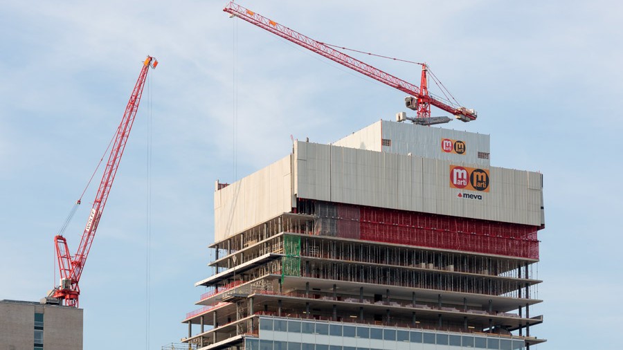 Bauen in luftiger Höhe: die aktuelle Spitze des Turms mit Windschild. (Roche)