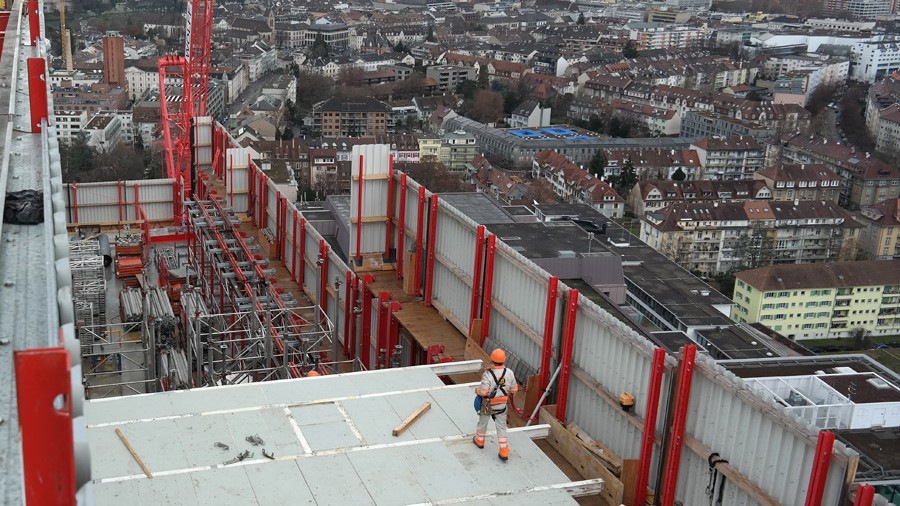 Blick auf die Baustelle auf dem Dach des Roche-Wolkenkratzers. (Roche)